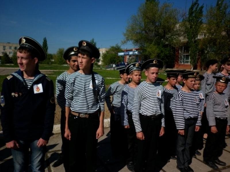 Юнги бравые. Юнги бравые по городу идут. Юнги бравые ВОВ. Танец бравые Юнги по городу идут.