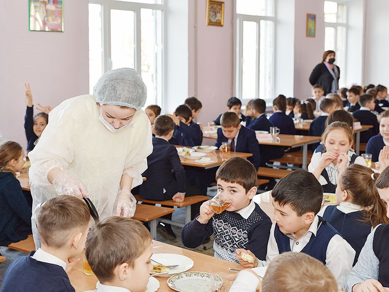 8 школа питание. Питание в школе Грозный. Школьная еда в Армении. Школьное питание Чечня. Бендеры управление школьного питания.