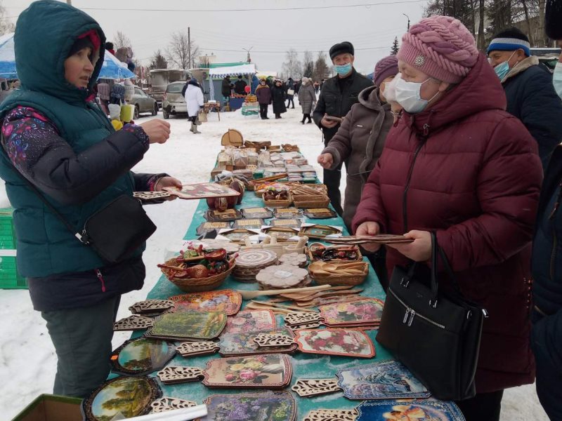 Подслушано ковернино нижегородская. Ярмарка Ковернинское подворье. Ярмарка Ковернинское подворье в декабре. Новогодняя ярмарка Ковернино. Ярмарка в Ковернино.