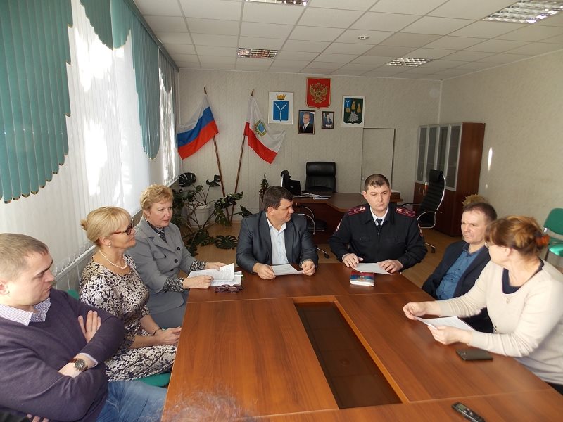 Погода в самойловском районе саратовской. Полоцкое Саратовская область Самойловский район. Николаевка Самойловский район. Николаевка Саратовская область Самойловский район. Администрация Самойловского района.