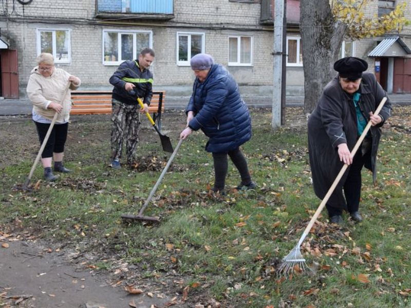 Погода в аткарске на неделю. Аткарск субботник. Аткарск благоустройство. Субботник в администрации. Конкурсы на природе субботник.