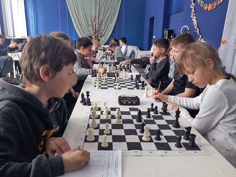 Среди ДЦП чемпионы по шахматам в Кыргызстане. Среди всех Возраст состязания.