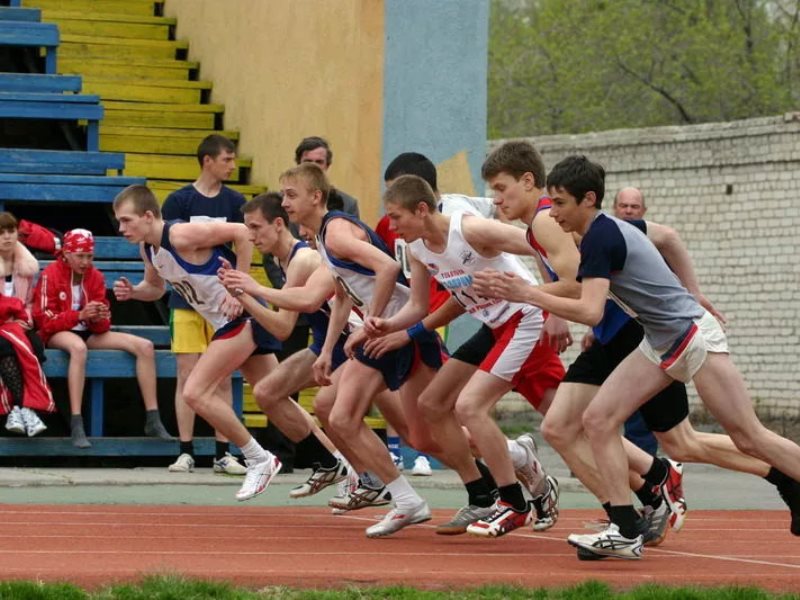 Соревнования по бегу на месте. Спортивные соревнования. Школьные спортивные соревнования. Физкультура бег. Физкультура соревнования.