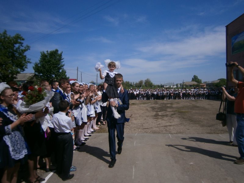 Погода саратовская обл перелюбский. Перелюб Саратовская обл. Село Перелюб. Перелюбская школа. Школа Кучумбетово.