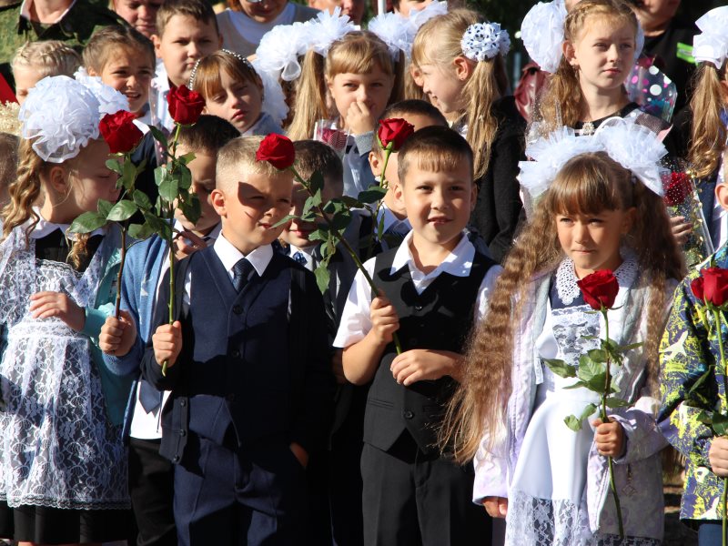 Погода михайловка забайкальский край. Тема 1 сентября. 1 Сентября день знаний. Картинки учеников в школе на 1 сентября. Фото 1 сентября картинки.