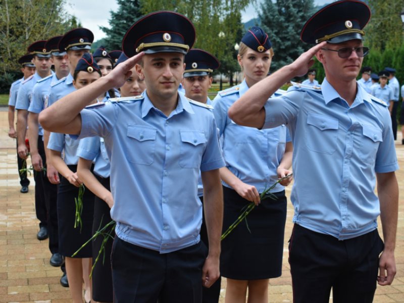 Службе b. Курсанты полиции. Служба в полиции. Курсанты полиции Возраст. Курсанты полиции девушки.