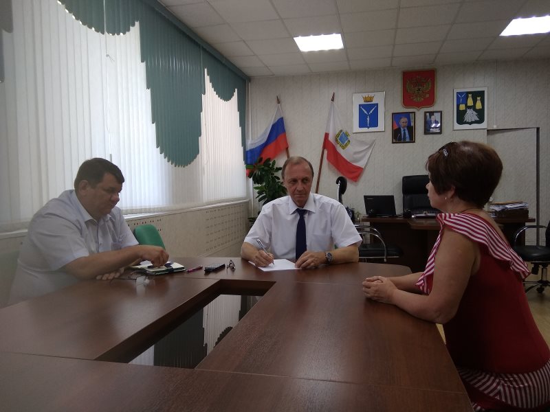 Погода в самойловском районе саратовской. Глава Самойловского муниципального района Саратовской области. Администрация Самойловского района. Администрация Самойловского района 2010. Начальник Самойловского района Водоканал.