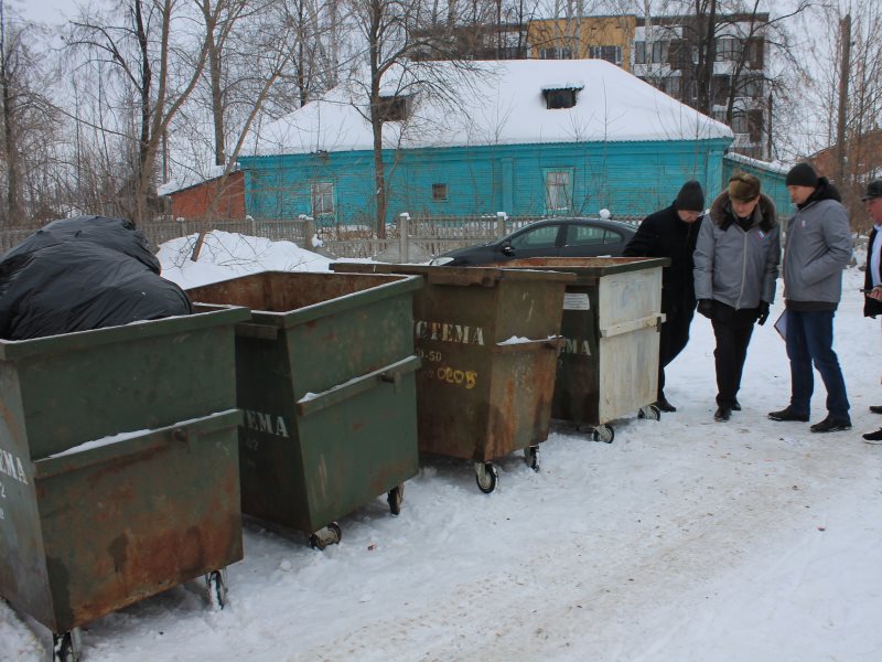 Закон о мусоре в сельской. Удмуртская звезда на мусорках. Чем мусорка отличается от помойки.