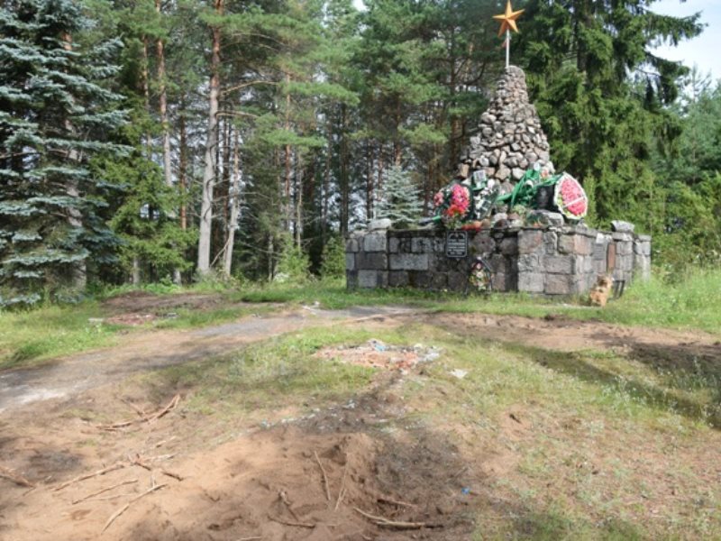 Невельский основал военно административное поселение. Памятник в турки Перевоз Невельского района Псковской области. Турки Перевоз Невельский район Псковской области. Воинское захоронение д. турки-Перевоз. Турки Перевоз Братская могила.