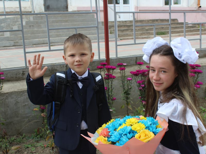 Слобода первоклассники. Первоклассница. С днем знаний первоклашка. 1 Сентября 2022 первоклассницы. С днем знаний первокласснику.