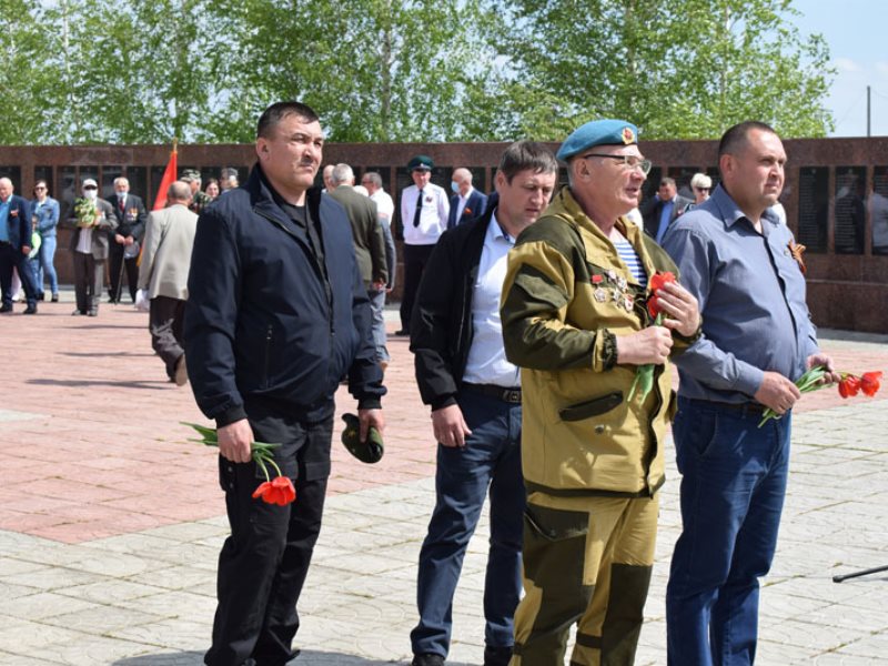 Погода саратовская область перелюбский. Поселок Тепловский Саратовская область. Выпуск 1995 года молодежный Перелюбский район. Голощапов Михаил Чкаловский Тепловский район. Гусарка Перелюбский.