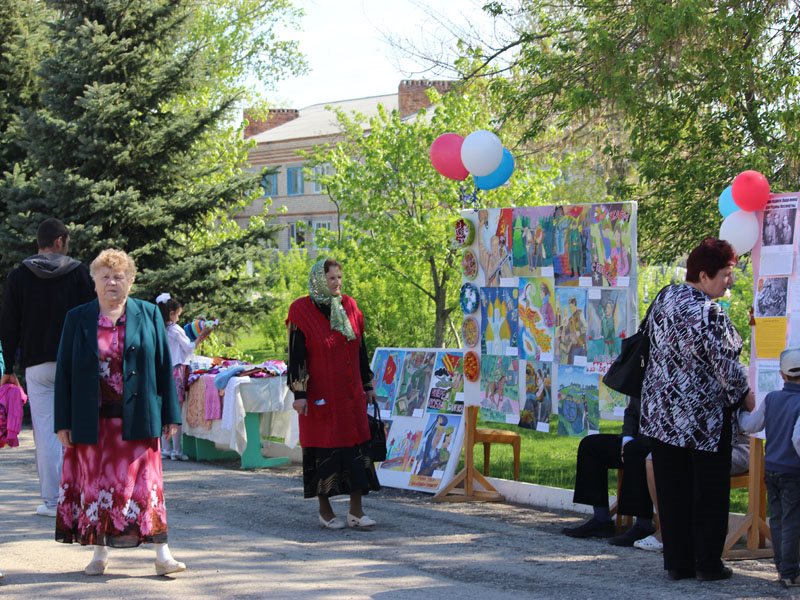 Погода село ивантеевка. Ивантеевка Саратовская область адми. Люди села Ивантеевка Саратовской области. Население Ивантеевки Саратовской обл. Погода в Ивантеевке.