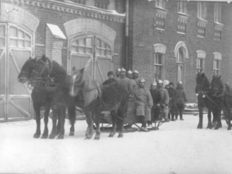 Пожарный основание. Пожарная охрана 19 века Самара. Пожарная охрана 1875 1910. 1873 Год пожарная охрана. Исторические вехи пожарной охраны России..