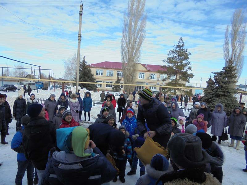 Погода в гае на 10 дней. Яблоновый Гай Ивантеевского района Саратовской области. Село Яблоновый Гай Саратовской области. Масленица в Яблоново. Школа с Яблоновый Гай Ивантеевский район Саратовская об.