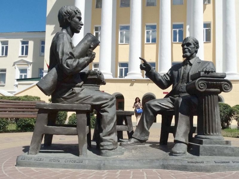 В каких городах России установлены памятники учителям: Сочи, Липецк, Торопец, Челябинск и другие