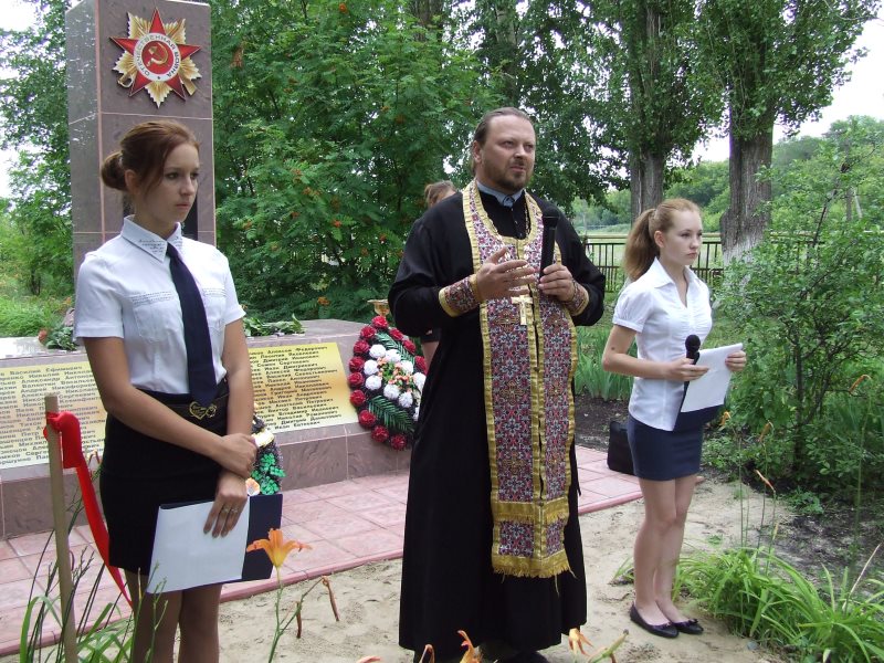 Погода саратовская аркадакский. Школа Семеновка Аркадакский район. Село красный полуостров Аркадакский район.