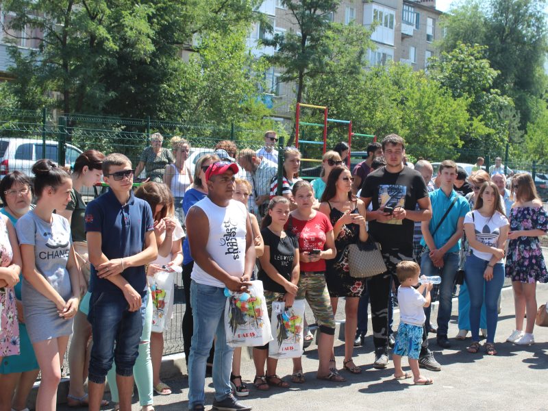 Погода город сулине. Красный Сулин улица автомобилистов. Дом для сирот красный Сулин. Население в Красном Сулине. Водоканал красный Сулин.