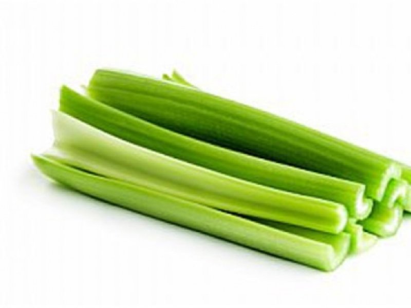 Зеленый длинный овощ. Зеленый овощ длинный. Зеленый овощ длинный стебель. Зеленые овощи. Сельдерей стеблевой.