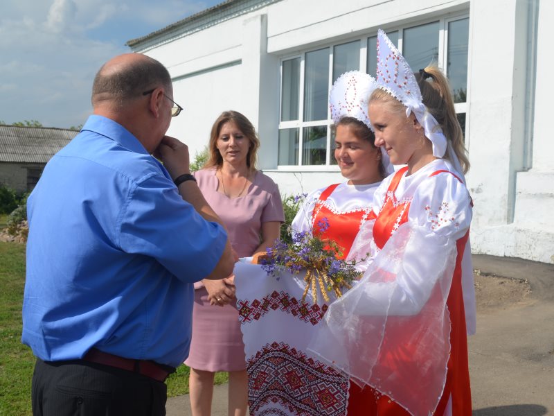 Погода екатериновка саратовская. Село колено Екатериновского района Саратовской области. С Комаровка Екатериновского района Саратовской области. Ивановка Саратовская область Екатериновский район. Саратовская область Екатериновский район Прудовое дом культуры.