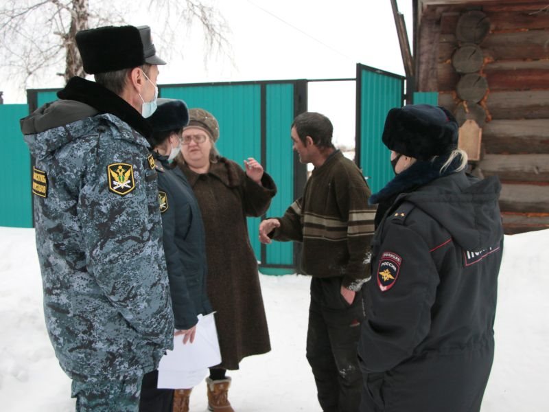 Приставы слободской телефоны. Рейд судебных приставов. Зимой приставы. Форма судебных приставов зима. Форма судебных приставов камуфляж.