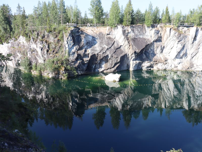 Нова карелия. Рускеала сентябрь 2022. Рускеала фотосессия. Рускеала Карелия фото. Поезд в Карелию Рускеала.