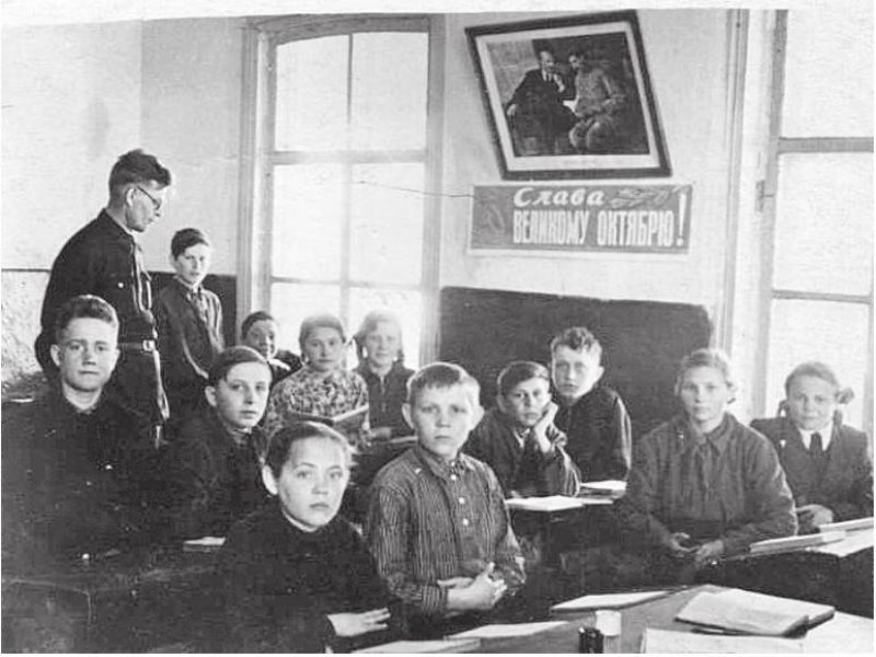 Школа в годы вов. Школа в годы войны 1941-1945. Школа в годы войны. Сельская школа в годы войны. Учителя в годы войны.