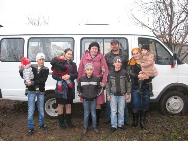 Микроавтобус многодетным Саратовская область. Автомобили многодетным в Тверской области. Разрисовать машину для многодетной семьи. Машины для многодетных Мем. Автомобиль многодетной семье в 2024 году